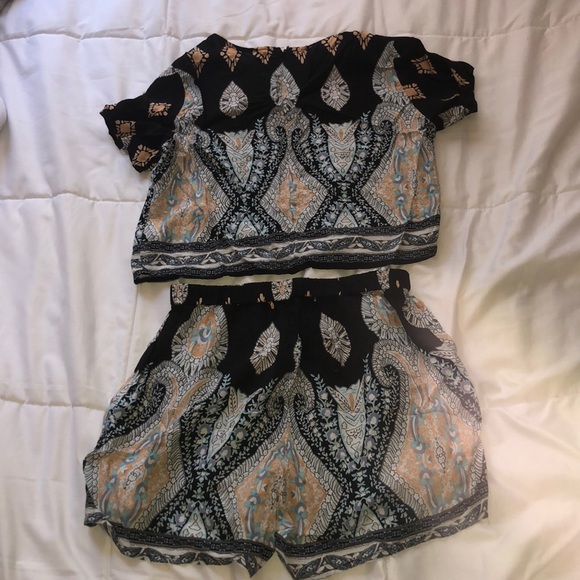 Cute Two Piece Set *NEVER WORN* - Picture 2 of 2